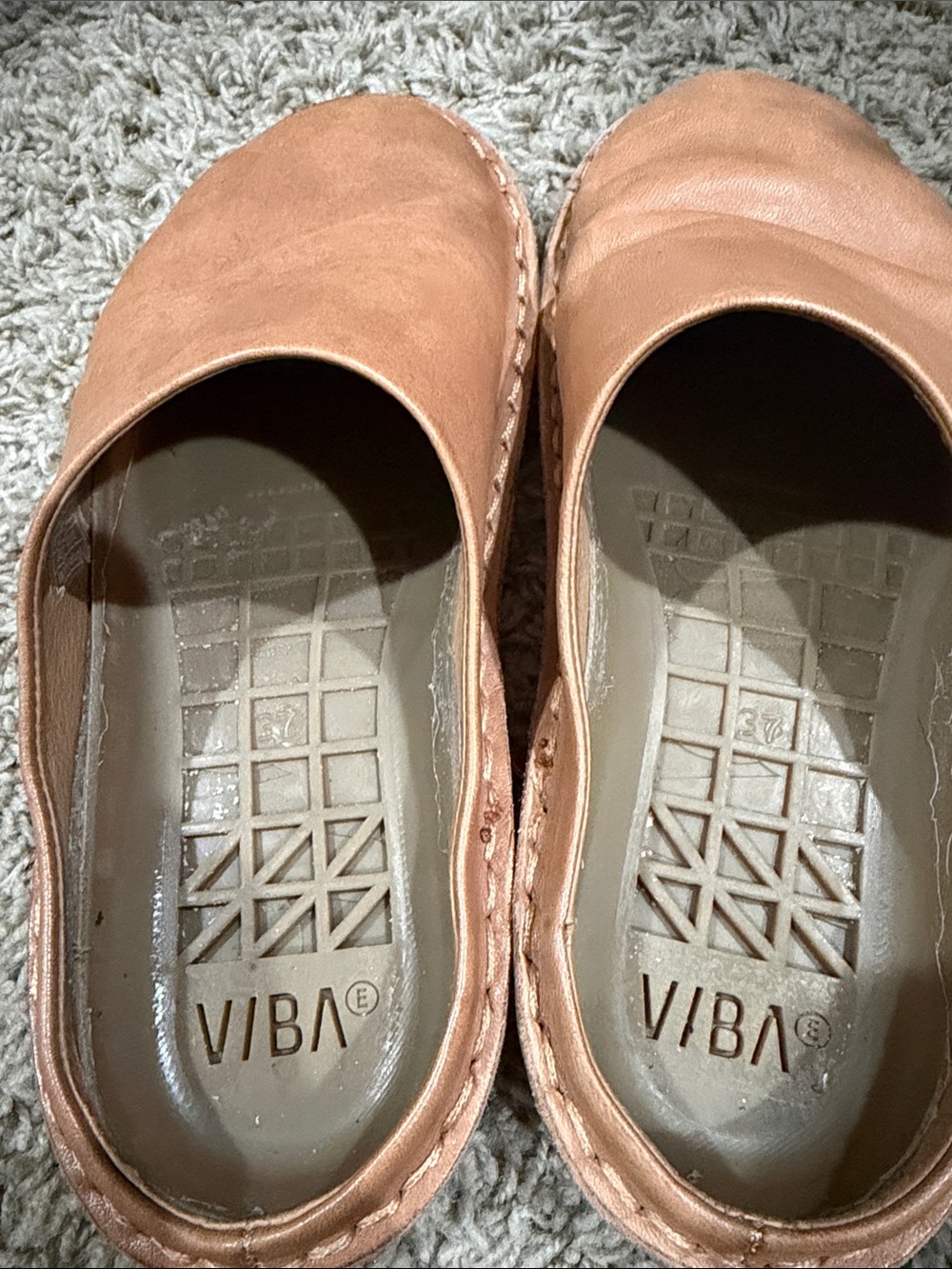 Vibae Women's Tan Leather Slip-On Flats - Picture 3 of 4